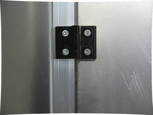 Szczegóły techniczne Drzwi inspekcyjne są wyposażone w regulowane, bezobsługowe zawiasy (regulowane na wysokość i na