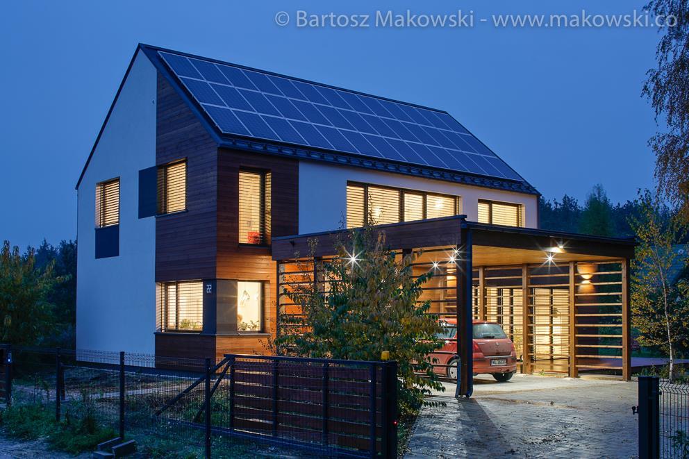 Powierzchnia użytkowa: 204 m2 Zapotrzebowanie na energię użytkową do ogrzewania: 13 kwh/m2*rok