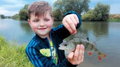 9 Jako przynęty mogą być stosowane przynęty naturalne (zwierzęce i roślinne) oraz przynęty sztuczne. Zabrania się używania jako przynęt (także zanęt) zwierząt i roślin chronionych oraz ikry rybiej.