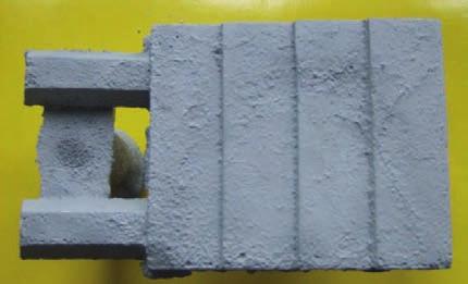 A casting deformed as a result of too high speed of cooling a) and a radiograph of the casting with visible porosity defects b) Odkształcenie odlewu wynika prawdopodobnie nie tylko z małej sztywności