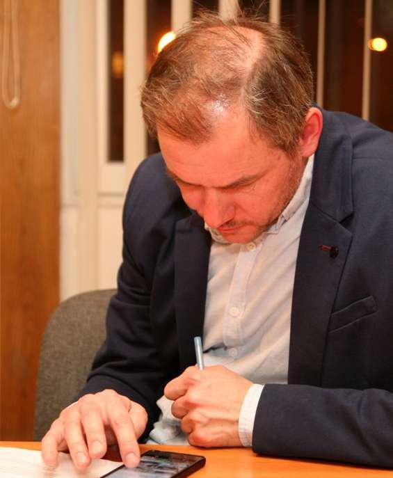 panować: bazy danych przestrzennych, informatyzacja.