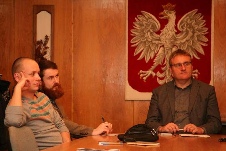 Zakres rzeczowy zadania jest taki, że miejscowi wykonawcy mogą tę pracę wykonać i to chyba lepiej, jeśli uwzględni się, że mają