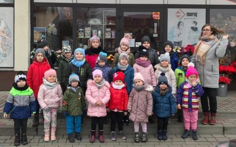 Przedszkolaki poznają ciekawe zawody W toku realizacji podstawy programowej wychowania przedszkolnego coraz częściej podejmowane są działania dotyczące preorientacji zawodowej zgodne z opracowanymi