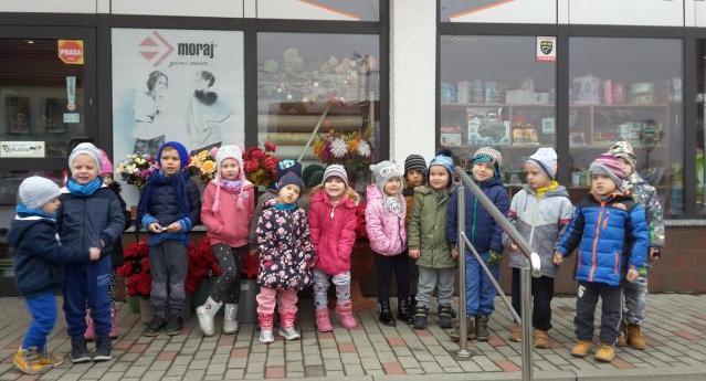 W ramach działań poszerzono wiadomości dzieci na temat wybranych zawodów, uświadomiono znaczenie pracy w życiu człowieka, przybliżono dzieciom pracą zawodową członków rodziny, zachęcano do