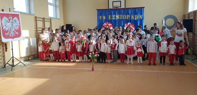 postaw patriotycznych, uwrażliwienie na piękno, folklor i tradycje Polski oraz kształtowanie tożsamości narodowej dzieci. Projekt Lorem. ten składa się z różnorodnych zadań.