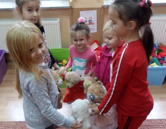 Światowy Dzień Pluszowego Misia 25 listopada swoje święto obchodzi najlepszy przyjaciel dzieci i niezastąpiona przytulanka przy zasypianiu Pluszowy Miś.