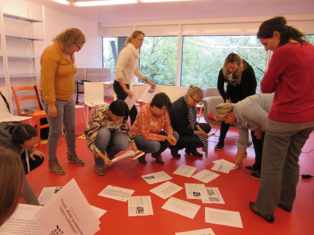 Program rozwoju wolontariatu w bibliotekach Poruszane tematy: współpraca ze szkolnymi kołami wolontariatu (standardy współpracy z osobami niepełnoletnimi, aspekty prawne, przykłady