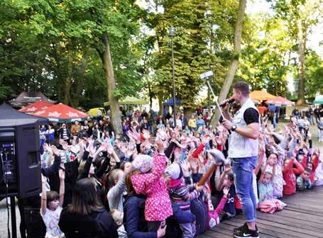 magazyn i magazyn Powitanie Lata w Turzu S Do parku w Turzu (30.06) zawitały gwiazdy disco polo. Zaśpiewał zespół Skalars oraz gwiazda wieczoru zespół Power Play.