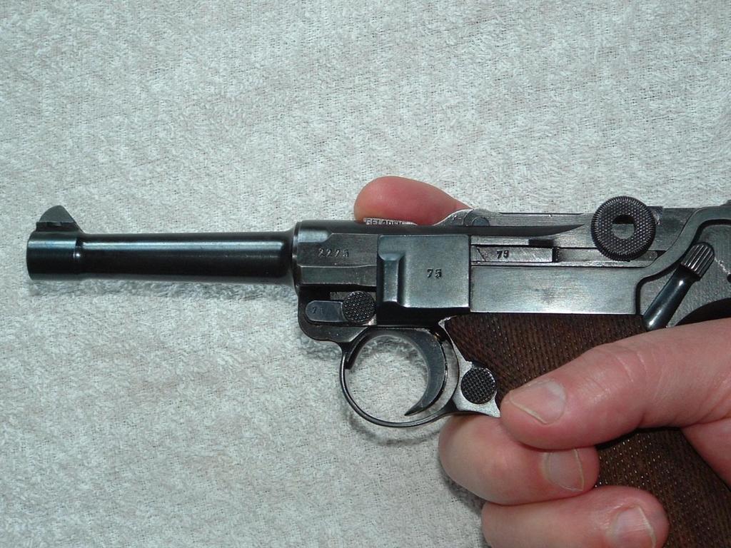 I na koniec ciekawostka: P08 jest jednym z nielicznych pistoletów, z ktorego można strzelić bez szkieletu.