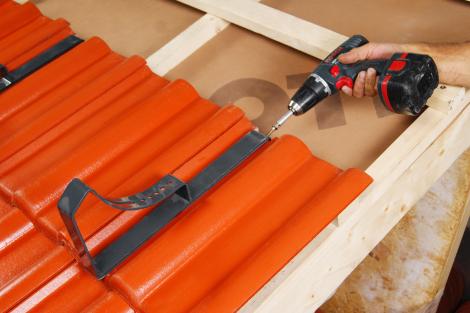 Dachówki należy odpowiednio podszlifować w celu uniknięcia efektu unoszenia się dachówek(zdjęcie. nr 2).