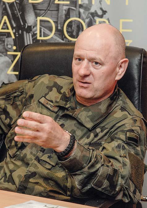 peryskop SNAJPERZY peryskop DEBATA wymuszających na swych wykładowcach aktywność. Uczestniczyłem wówczas w szkoleniach płk. dr.