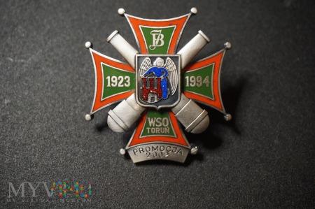 Absolwent Wyższej Szkoły Oficerskiej - Toruń 2002 209-0-5 Absolwent Wyższej Szkoły Oficerskiej - Toruń 2002 Pamiątkowa odznaka WSO - Toruń. Promocja 2002.