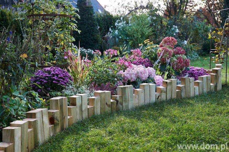 Palisada ogrodowa. Jak zrobić efektowne obrzeże trawnika? DIY Palisada ogrodowa może stanowić dekoracyjne i praktyczne wykończenie ogrodowych rabatek.