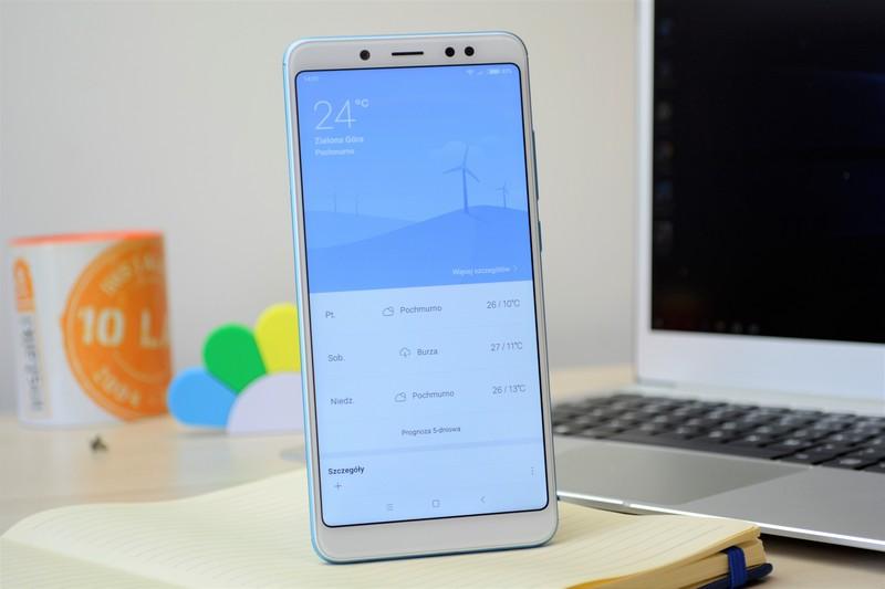 Telefon trzeba pochwalić za genialną baterię i aparat, w tej cenie wypada rewelacyjnie. Tryb portretowy spełnia swoje zadanie, a Note 5 radzi sobie znośnie nawet przy gorszym świetle.