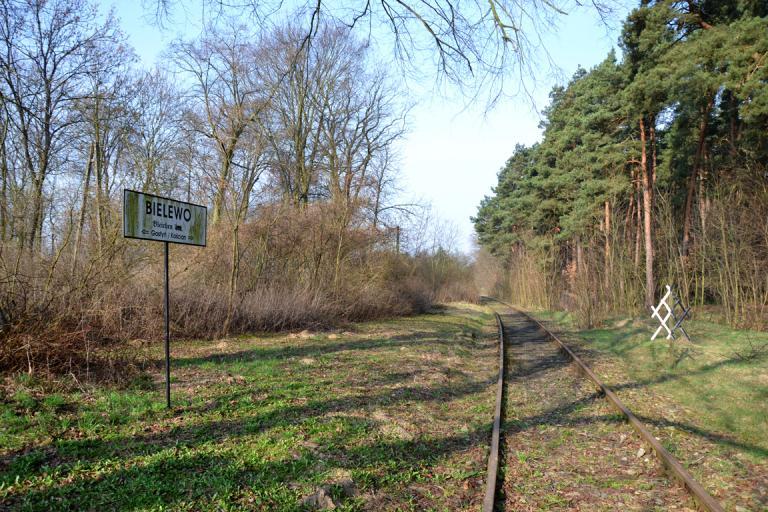 wieś położona jest przy
