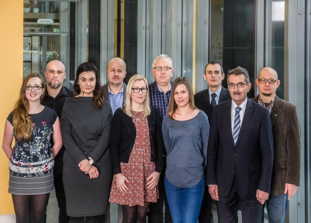 Katedra Chemii Fizycznej Kierownik Katedry: prof. dr hab. Janusz Rak Pracownicy: dr hab. Karol Krzymiński, prof. UG dr hab. Piotr Storoniak, prof. UG dr hab. Artur Sikorski, prof. UG dr inż.