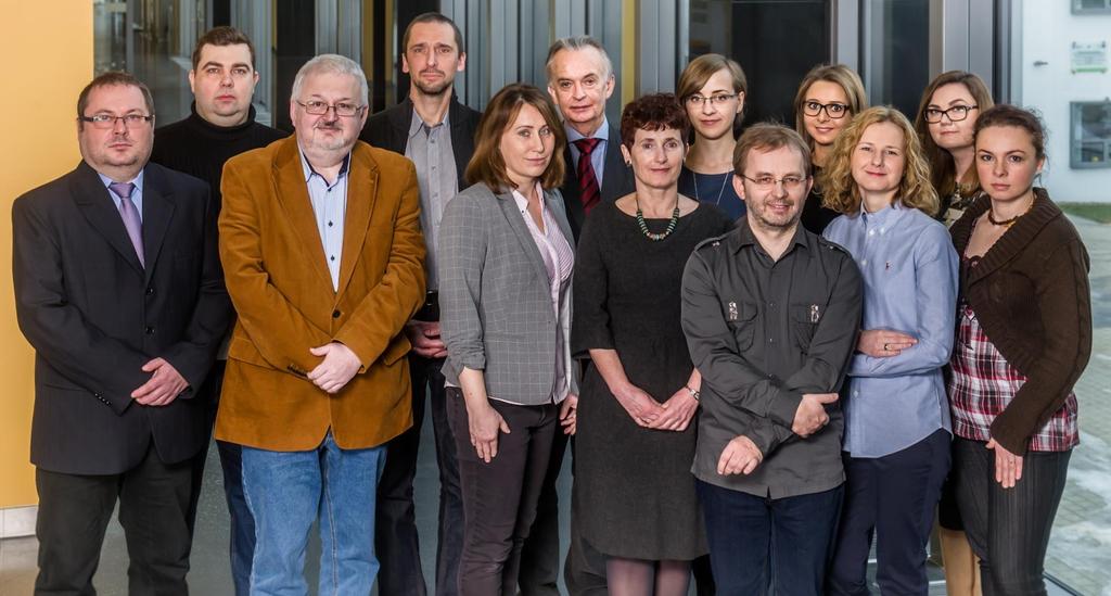 Katedra Chemii Organicznej Od lewej: prof. Adam Prahl, dr Dariusz Sobolewski, prof. UG Janusz Madaj, dr Rafał Ślusarz, dr Justyna Samaszko-Fiertek, prof.