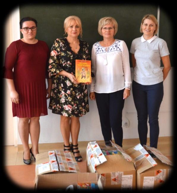 Przekazanie książek 28 sierpnia burmistrz Beata Szczepankowska przekazała protokolarnie książki do bibliotek szkolnych w ramach realizacji Rządowego Programu Narodowy