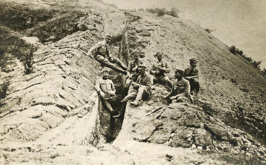 Legiony Piłsudskiego i Błekitna Armia Hallera Po klęsce rewolucji 1905 r. na ziemiach zaboru rosyjskiego prace działaczy niepodległościowych skupiły się na terenie Galicji.