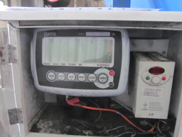 Fot. nr 4. Pakowarka EKOMAX typ PPS1 3.1.2. Przeznaczenie i opis. Pakowarka workownica EKOMAX typ PPS1 z wagą elektroniczną służyła do odważania i pakowania w worki materiałów sypkich.