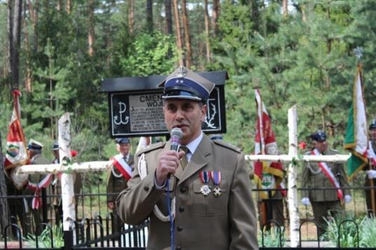 Ale czas już coś z tym naszym życiem robić i ustawić go na odpowiednie tory, by podążać we właściwym kierunku i za odpowiednimi ideałami.