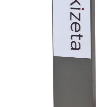 duże logo z efektem 3D (po obu stronach)