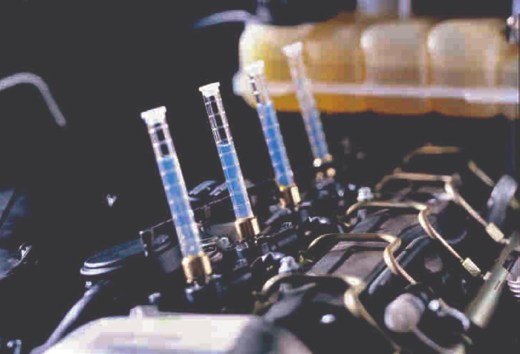 BOSCH 6 adapterów do wtryskiwaczy DELPHI 6 adapterów do wtryskiwaczy DENSO 6 adapterów do wtryskiwaczy VDO/SIEMENS Dostawa w stabilnej walizce z tworzywa sztucznego Główny zestaw, pomiar ilości