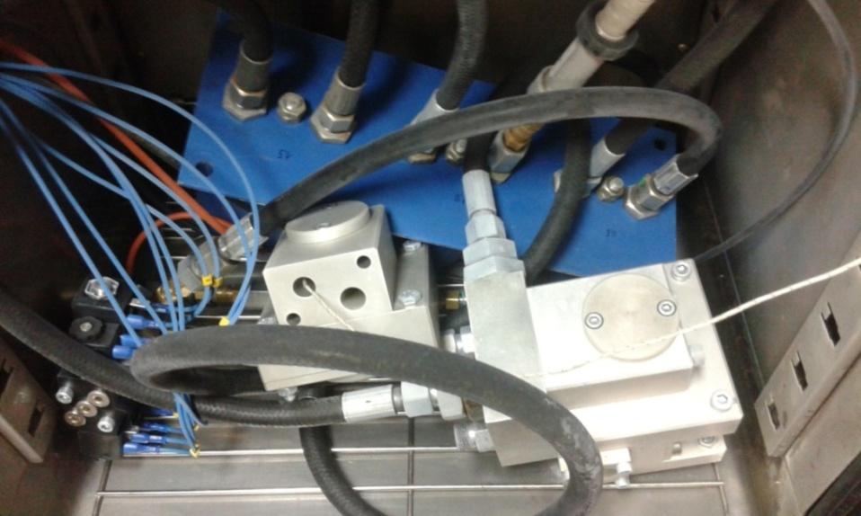 W tym celu zbudowano przenośne stanowisko kontrolno-pomiarowe, które połączono z komorą klimatyczną produkcji ESPEC Corporation typ PL-1KPH.