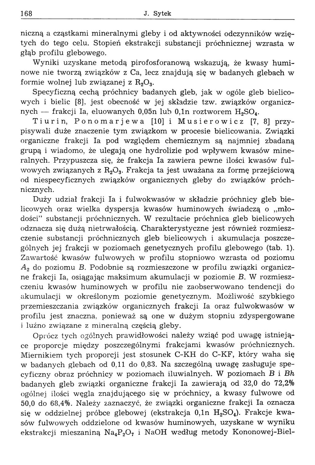 168 J. Sytek niczną a cząstkam i m ineralnym i gleby i od aktyw ności odczynników w ziętych do tego celu. Stopień ekstrakcji substancji próchnicznej w zrasta w głąb profilu glebowego.