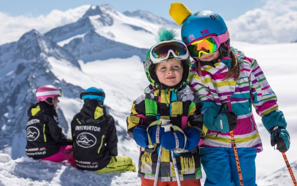PRZEDSZKOLAK NA NARTY SZKLARSKA POR Ę BA 5-12.01.2019 WYJAZD NARCIARSKI DLA RODZIN Z DZIE Ć MI Zapraszamy na wyjazd narciarski dedykowany rodzinom z dziećmi w wieku przedszkolnym.