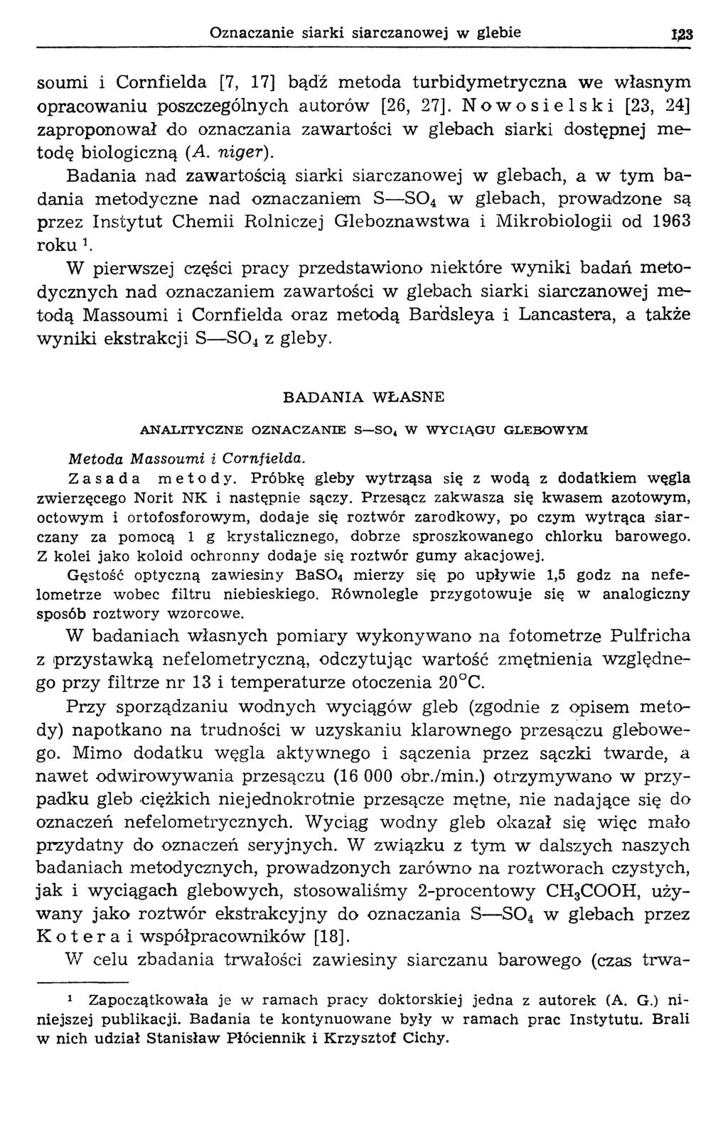 O znaczanie siarki siarczanowej w glebie I 3 soumi i Cornfielda [7, 17] bądź metoda turbidymetryczna we własnym opracowaniu poszczególnych autorów [26, 27].