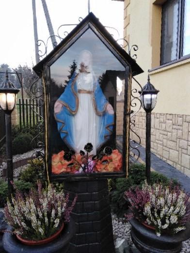 Na dole napis: Niepokalane Serce Maryi módl się za nami.