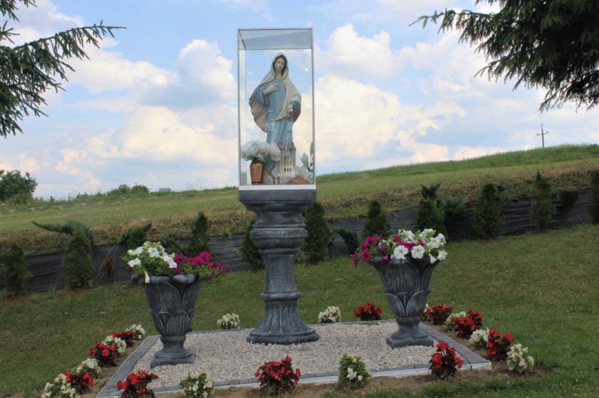 Na dole tabliczka z inskrypcją: Fundatorowie Zofia i Władysław Zając, Ignacy Rąpała rok 1923.
