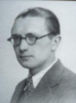Rakowicki, kwatera XVIII, rząd 7, grób 11 Jan Kozak (1880-1941), profesor chemii ogólnej dziekan Wydziału Rolniczego UJ zmarł 11
