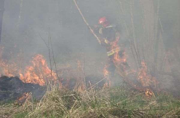 Kętrzyn News pl. 25. 03. 2016 r. Strażacy apelują nie wypalajcie traw! Nareszcie wiosna! Wszyscy na nią czekali, ale najmniej strażacy.