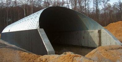 Posadowienie konstrukcji MultiPlate MP200 na fundamencie podatnym Fundament kruszywowy i zasypka na zasypkę i fundament kruszywowy można stosować: żwir, mieszanki żwirowo piaskowe, pospółkę, kruszywo
