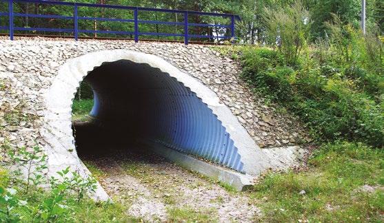 siatki stalowej) lub ViaBlock (siatki polietylenowe z licem z bloczków betonowych) - patrz rozdział 14, str. 106.