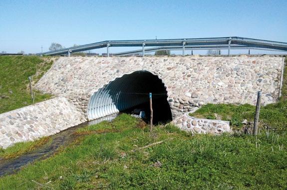 stalowych określenie funkcji obiektu ustalenie żądanej trwałości określenie warunków agresywności środowiska (woda, zasypka, atmosfera) wybór typu konstrukcji określenie poziomu wytężenia w ściance