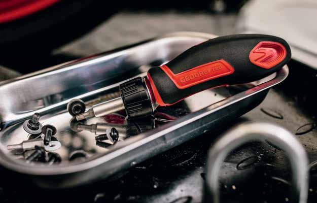 Wymiana opon łatwiejsza dzięki kluczowi dynamometrycznemu R68900200. 4.