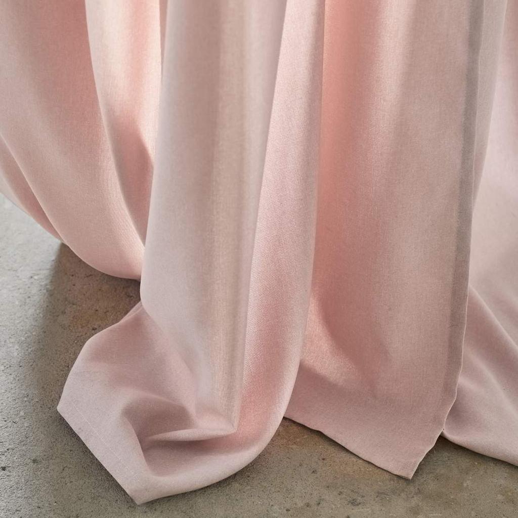 MATERIAŁY PRASOWE IKEA / SIERPIEŃ 2018 / 30 PE672468 HANNALENA komplet 2 zasłon