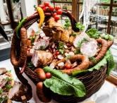 /os Kiełbaski, ketchup, musztarda, pieczywo, herbata Karkówka, boczek, kiełbaski, bigos,