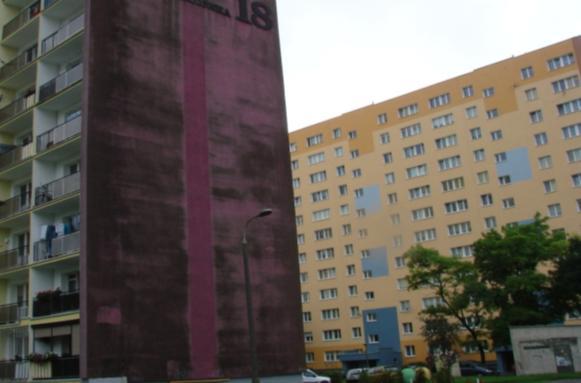 W ponad połowie diagnozowanych budynków wielkopłytowych zauważono na elewacjach poddanych wcześniej termomodernizacji pojawiające się zacieki i zawilgocenia.