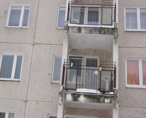 pomieszczeniami w wielkopłytowych budynkach mieszkalnych są piwnice.