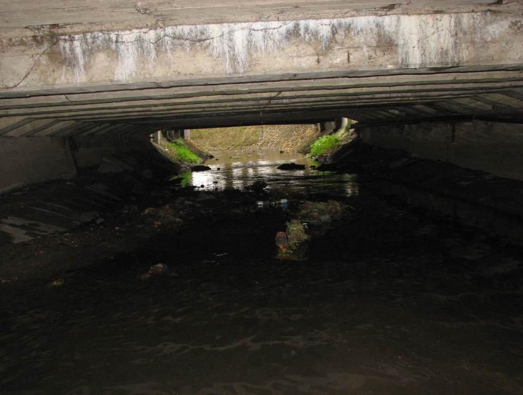 DOKUMENTACJA FOTOGRAFICZNA USZKODZEŃ z dnia: 22.1.215 Nr 8 Fot.15 Widok na styk ustroju nr 1b i 2.