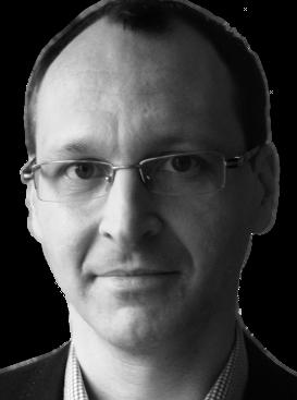 Jest absolwentem Wydziału Handlu Zagranicznego Łazarskiego.