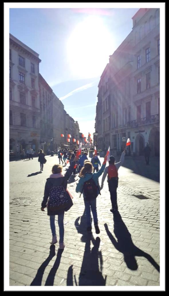 Autorka przybliżyła uczniom tematykę związaną z powstaniem warszawskim oraz opowiedziała o warsztacie pracy pisarza.