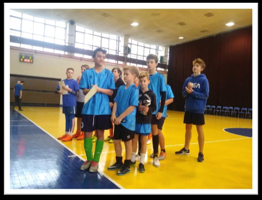 Zawody sportowe 24 listopada odbył się XVIII Krakowski Turniej Halowej Piłki Nożnej Szkół Niepublicznych reprezentacja szkoły podstawowej w