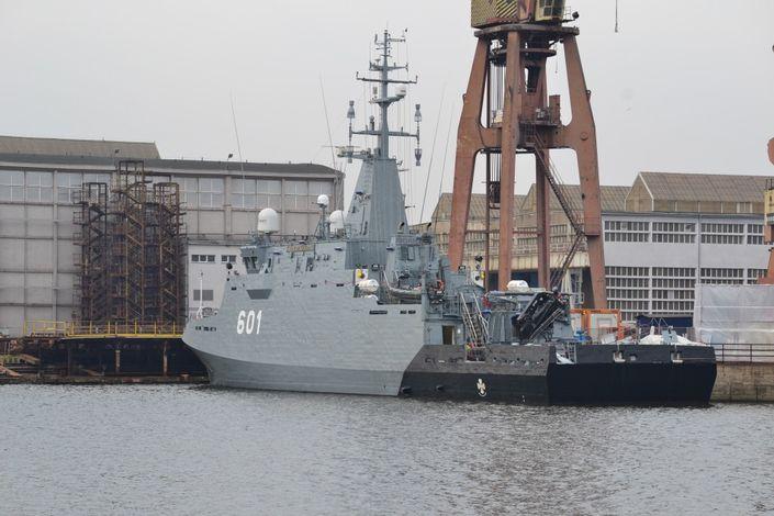 Niszczyciel min Kormoran II w czasie prób w Stoczni Remontowa Shipbuilding. Fot. M.Dura 23.09.2013 r. - podpisano umowę na realizację pracy rozwojowej; 04.09.2015 r.