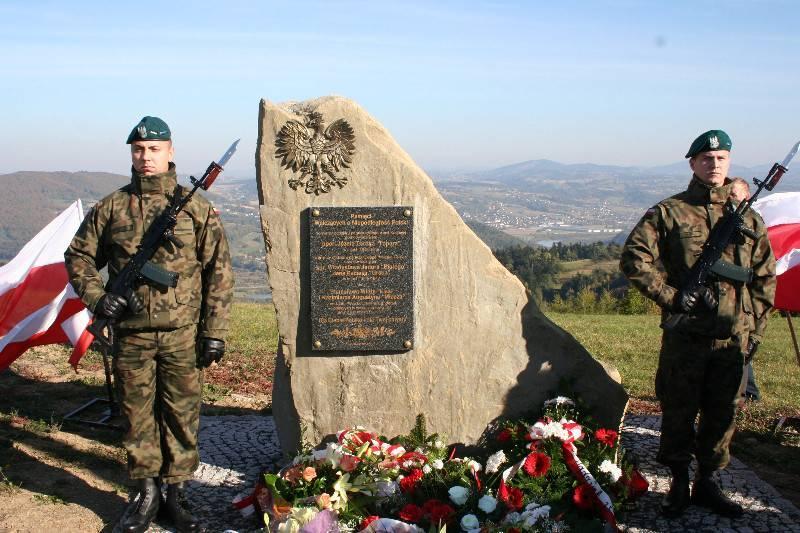 Generała Andersa Pamiątkowy obelisk na