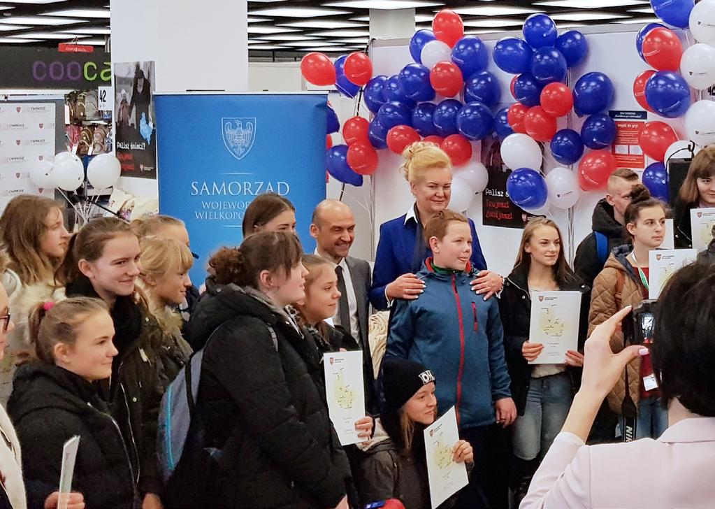 Uczestniczymy w targach edukacyjnych Z naszą ofertą chcemy trafić do jak największej liczby młodych ludzi, dlatego jesteśmy wszędzie tam, gdzie można ich spotkać.